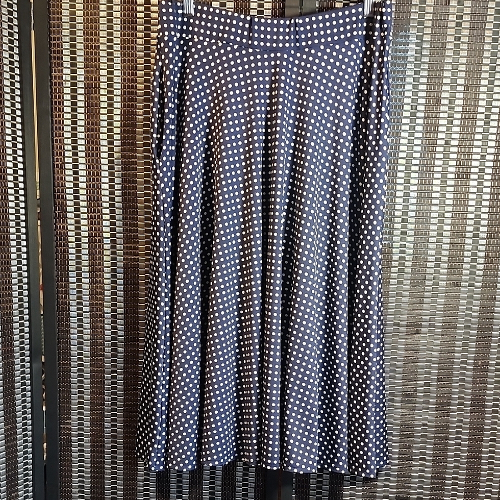 24/7 Comfort Apparel Navy blue and White Polka Dot Midi Skirt XL